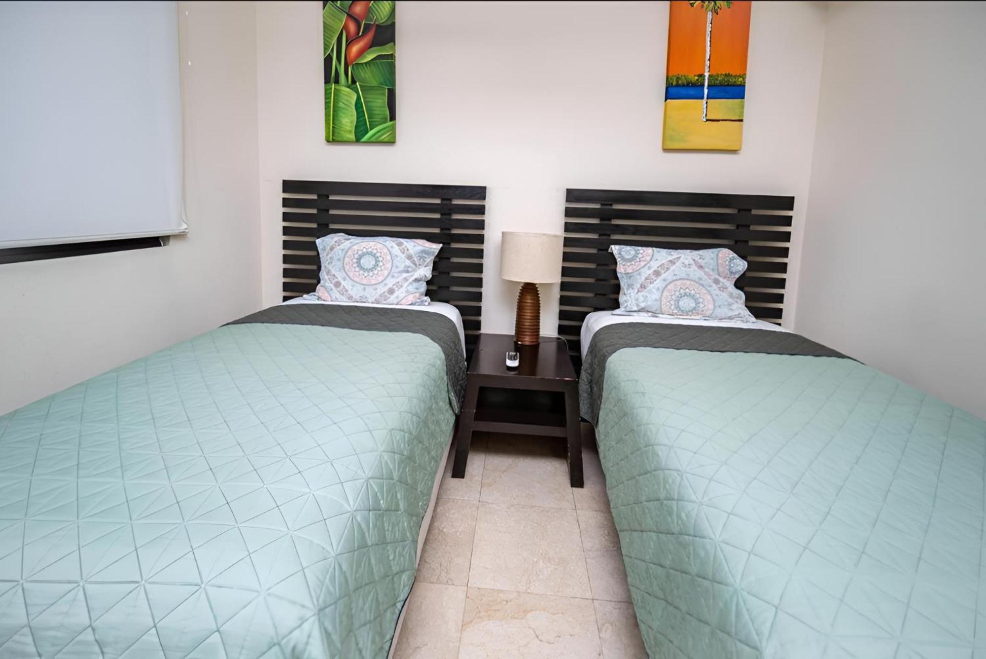 205 C: Centrally Located Apto. With Ocean View