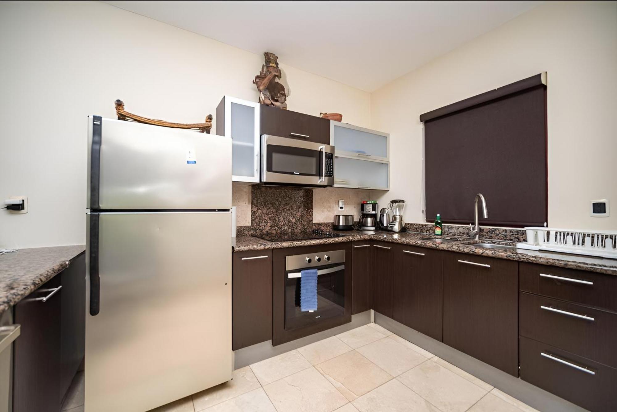 205 C: Centrally Located Apto. With Ocean View Apartamento