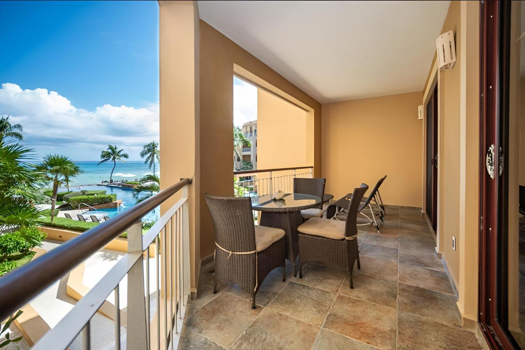 205 C: Centrally Located Apto. With Ocean View Apartamento